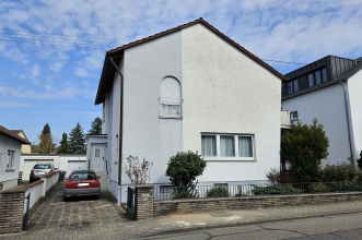 Freistehendes Einfamilienhaus mit ELW in KA-Neureut
